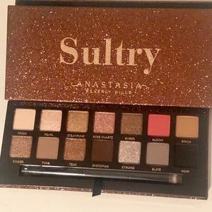 ABH Sultry eyeshadow palette